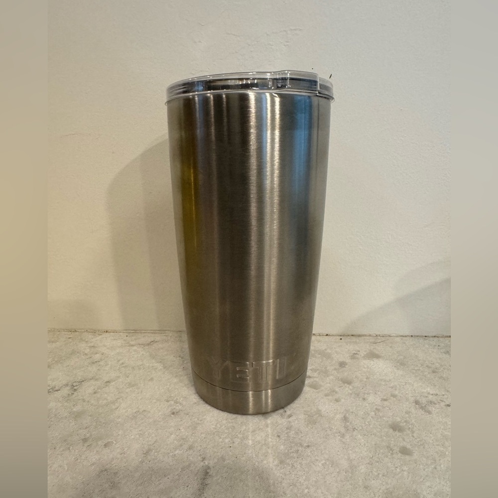 Yeti Stainless Steel Silver RAMBLER®
20 OZ TUMBLER
WITH MAGSLIDER